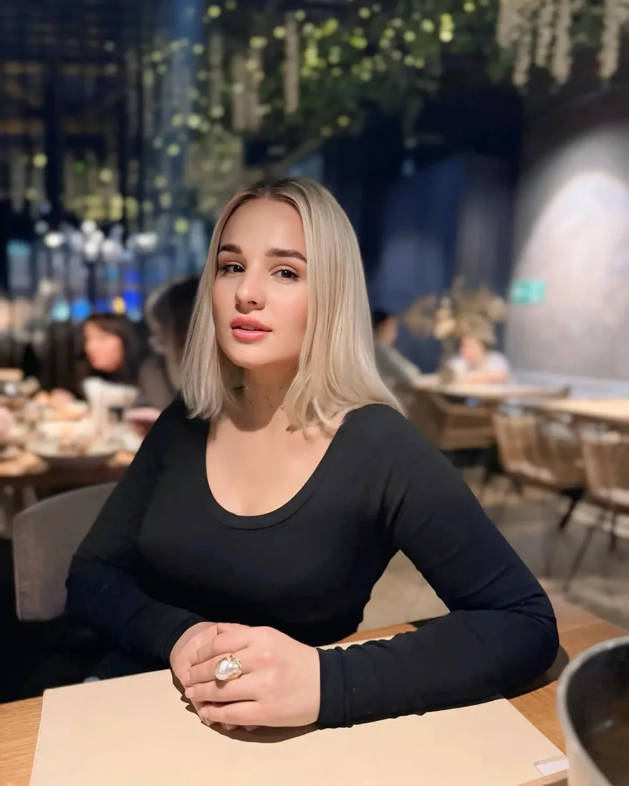 Анна — основательница студии «Строим глазки», мастер по ресницам и бровям